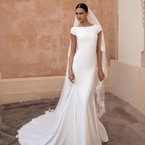 Pronovias Wedding Dress - never worn